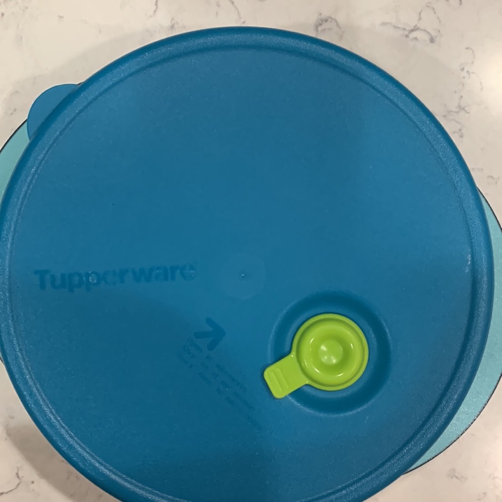 Tupperware lunch container - Picture 2 of 6